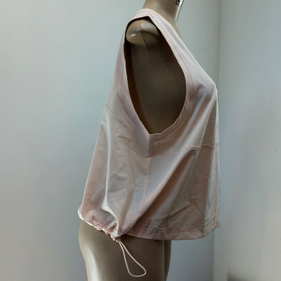 Super Cute Athletic Top - Picture 5 of 9